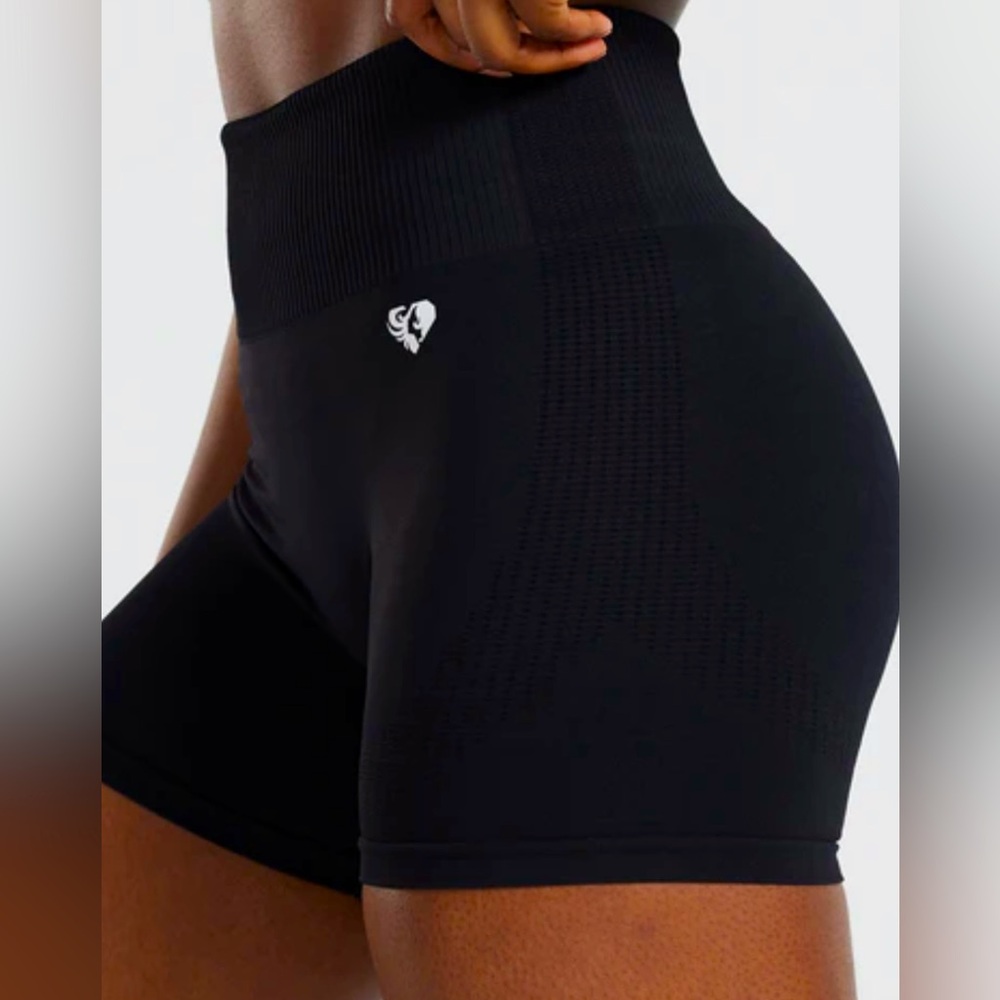 Women’s Best Power Seamless Cycling Shorts | Black
M
